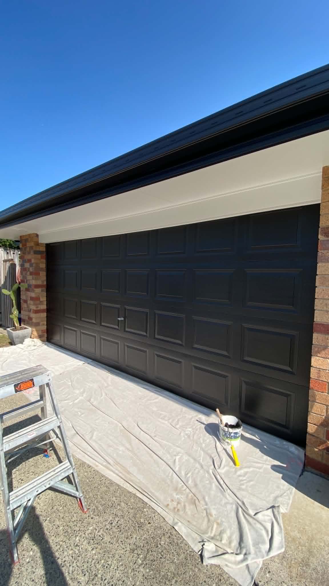 Spray-applied garage door finish with high durability enamel in Carindale
